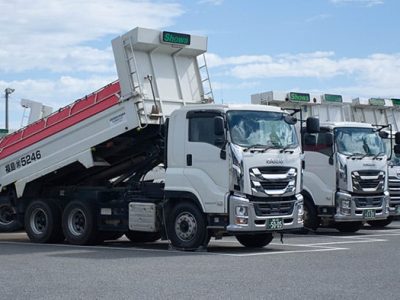 ダンプトラック