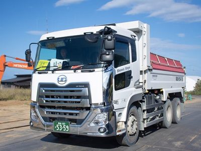 昭和運輸のダンプトラック